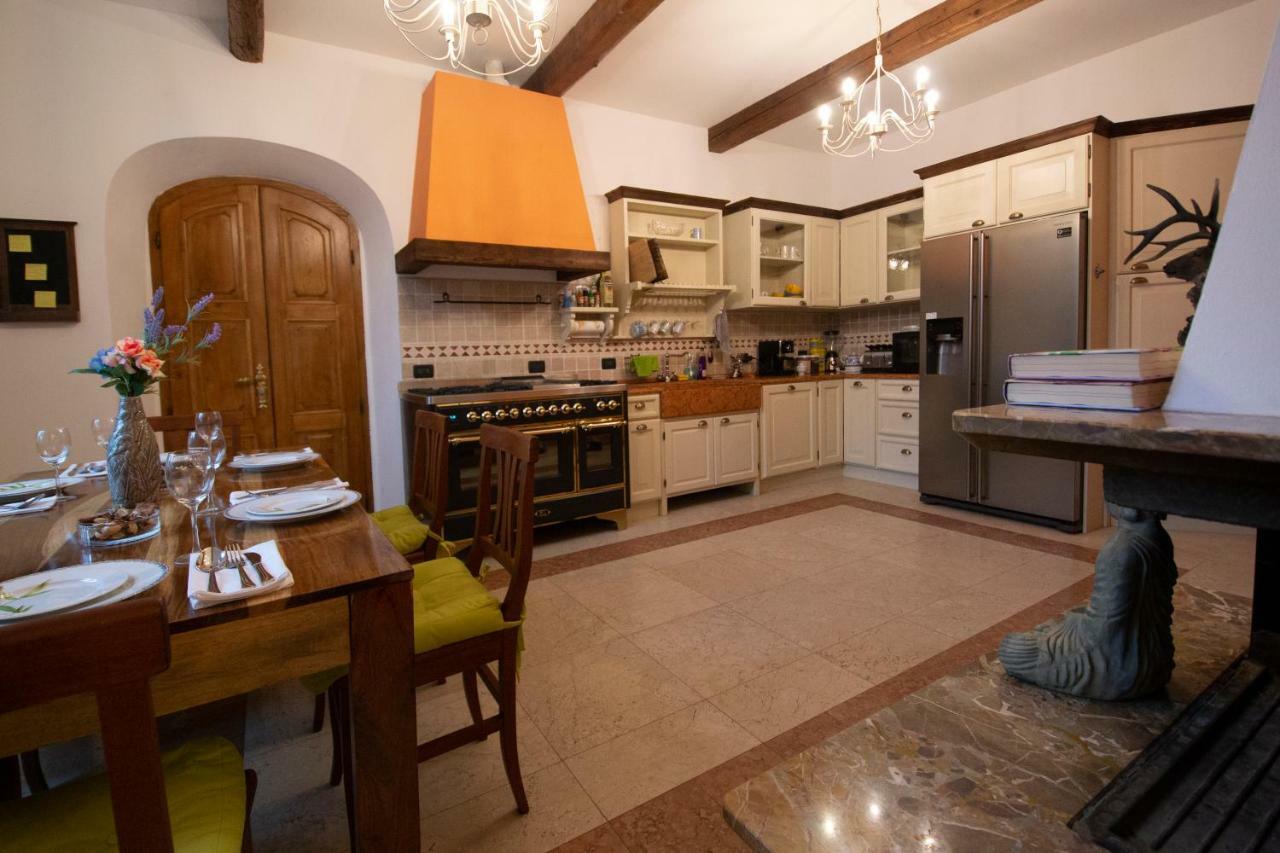 Villa Rina Deluxe And Cottage Porto Ceresio Extérieur photo
